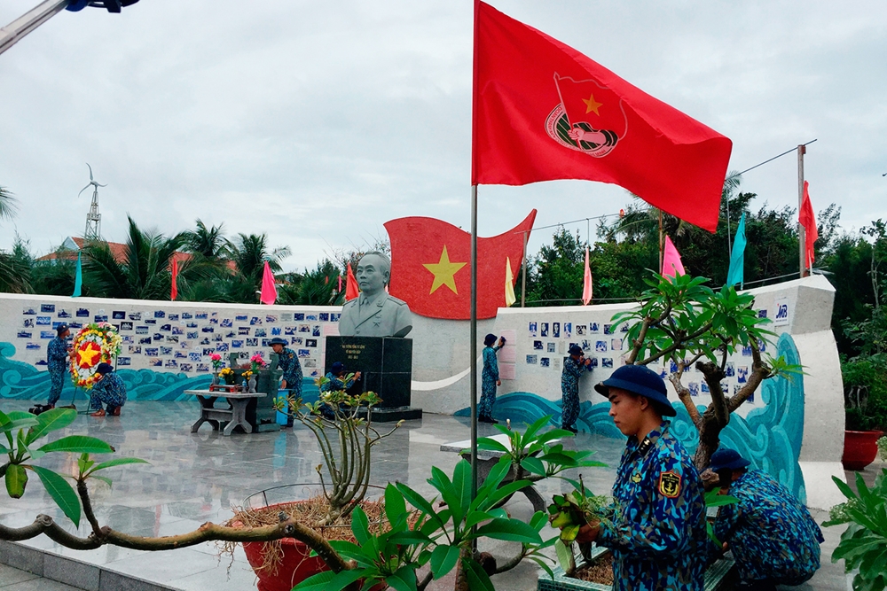 Tuổi trẻ đảo Sơn Ca tại công viên Đại tướng.